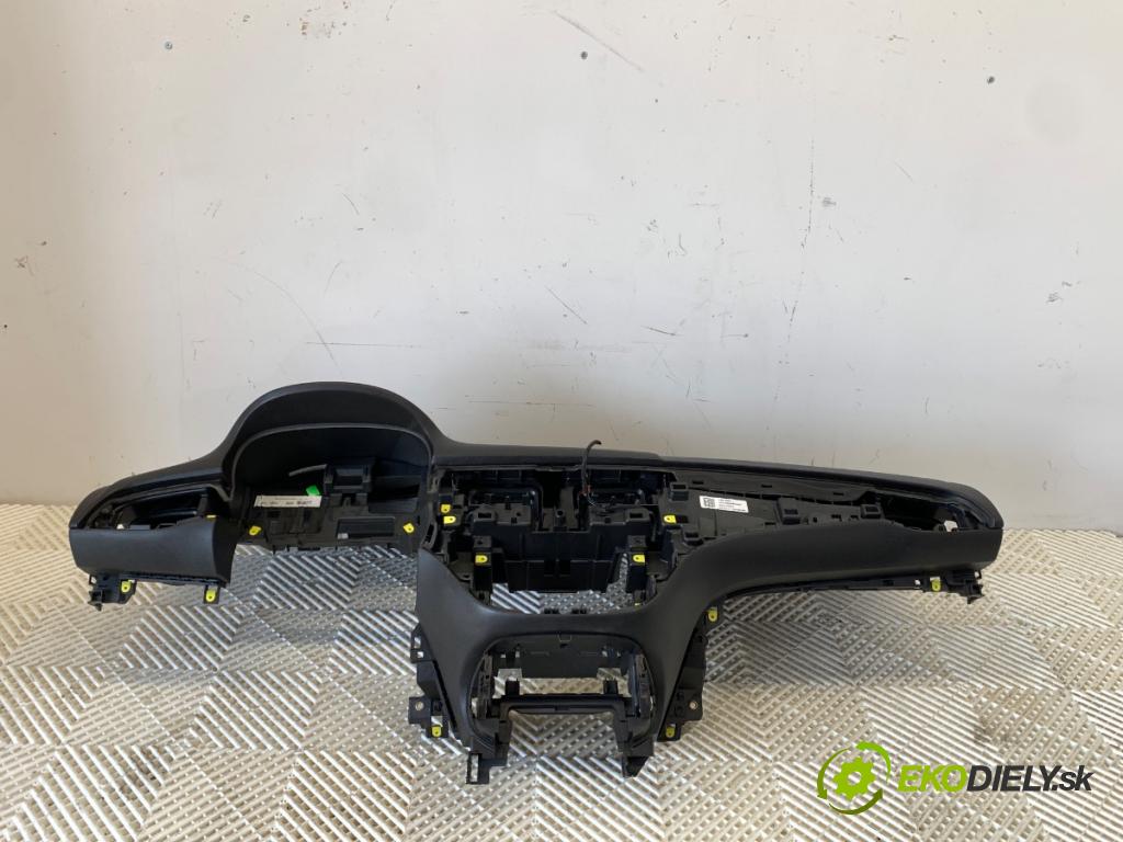 OPEL CORSA E liftback 2015 55 kW 1.4 (08) 1398 Palubná doska 13377932 (Palubná doska)