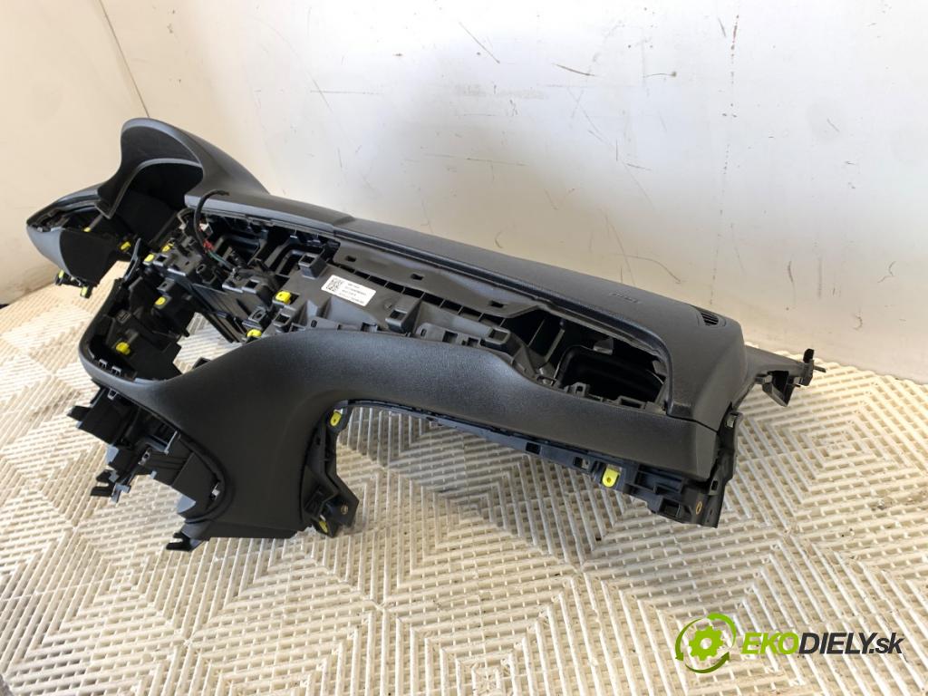 OPEL CORSA E liftback 2015 55 kW 1.4 (08) 1398 Palubná doska 13377932 (Palubná doska)