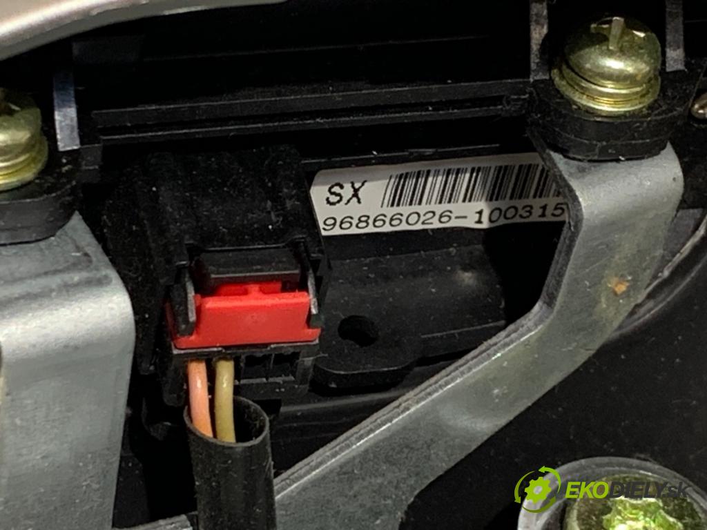 CHEVROLET CAPTIVA SUV 2010 100 kW 2.4 2405 volant 96866026 (Volant)