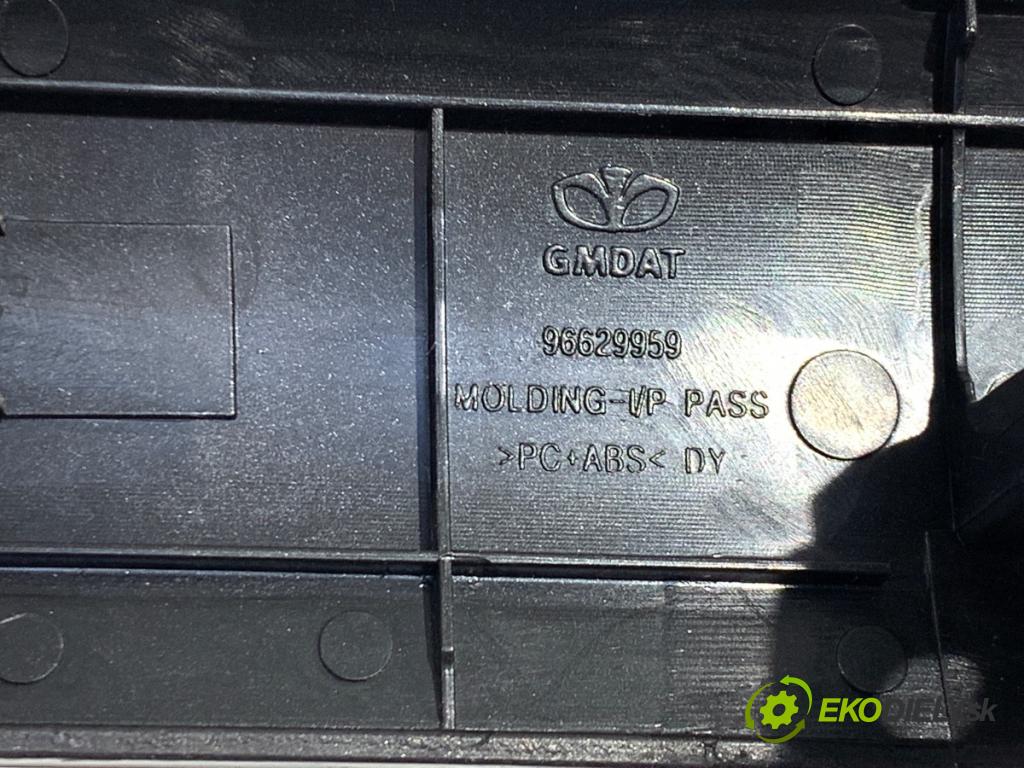 CHEVROLET CAPTIVA SUV 2010 100 kW 2.4 2405 lišty kryt 96435755 (Lišta)