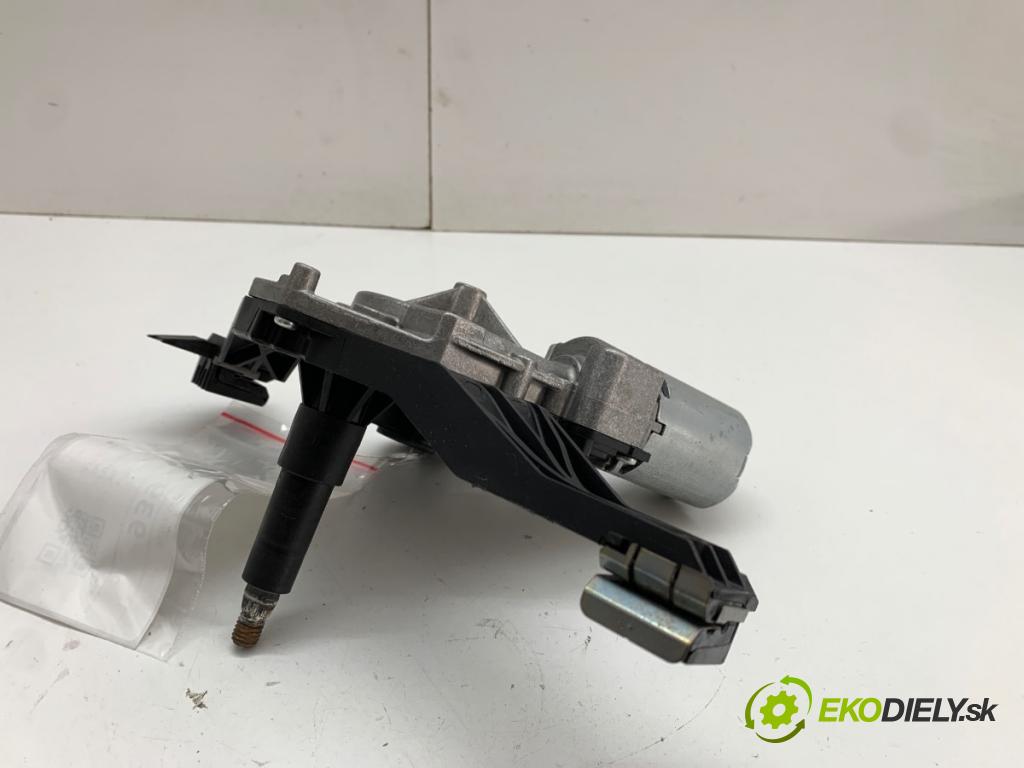 OPEL CORSA E liftback 2015 55 kW 1.4 (08) 1398 Motor stieračov zad 39045012