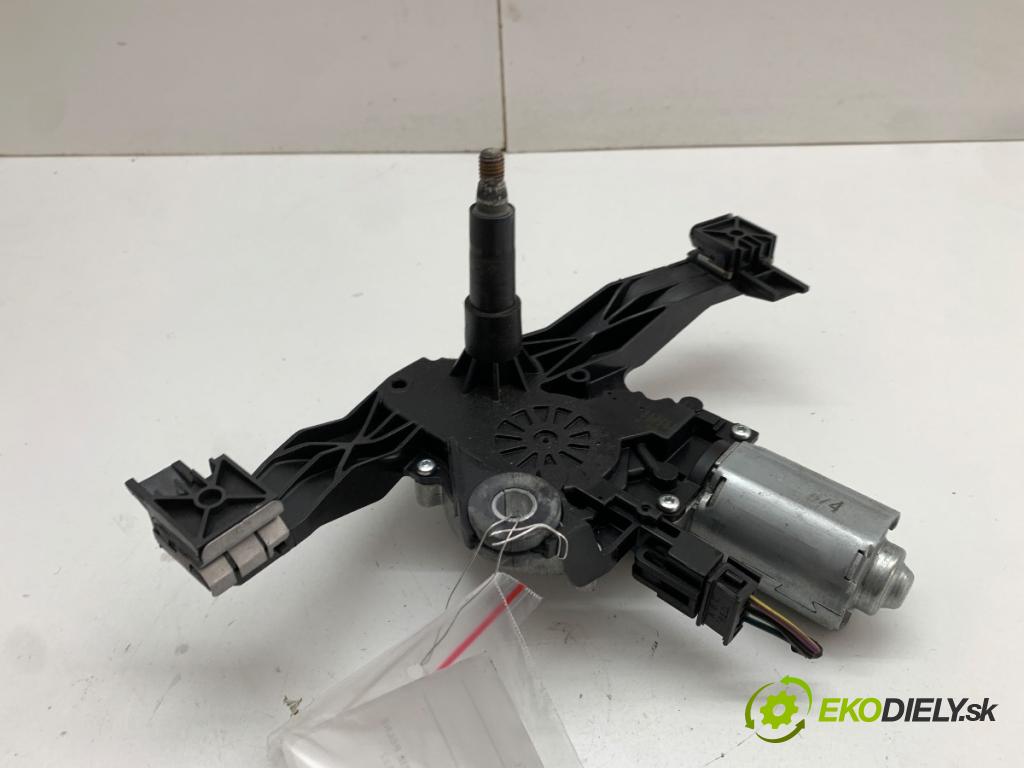 OPEL CORSA E liftback 2015 55 kW 1.4 (08) 1398 Motor stieračov zad 39045012