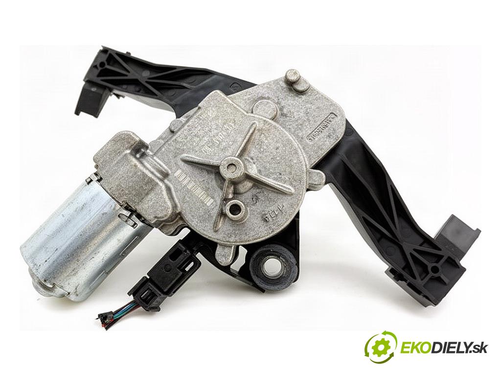 OPEL CORSA E liftback 2015 55 kW 1.4 (08) 1398 motor stěračů zadní část 39045012