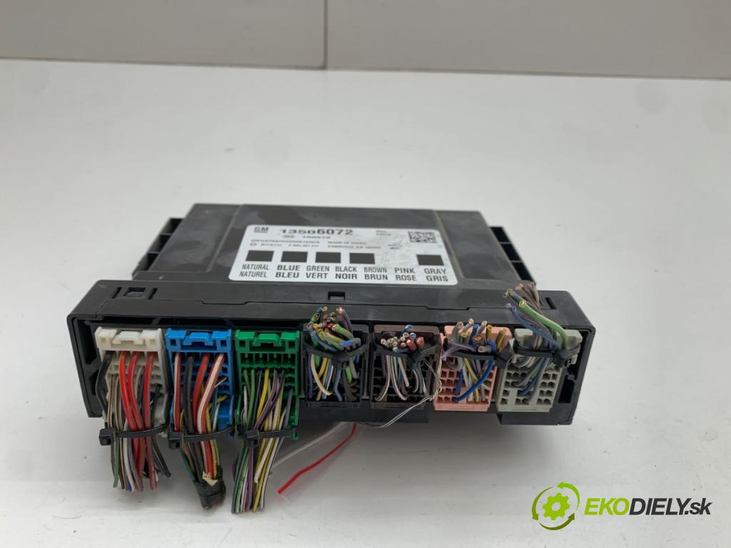 OPEL CORSA E liftback 2015 55 kW 1.4 (08) 1398 modul komfortu 13506072 (Komfortní modul)