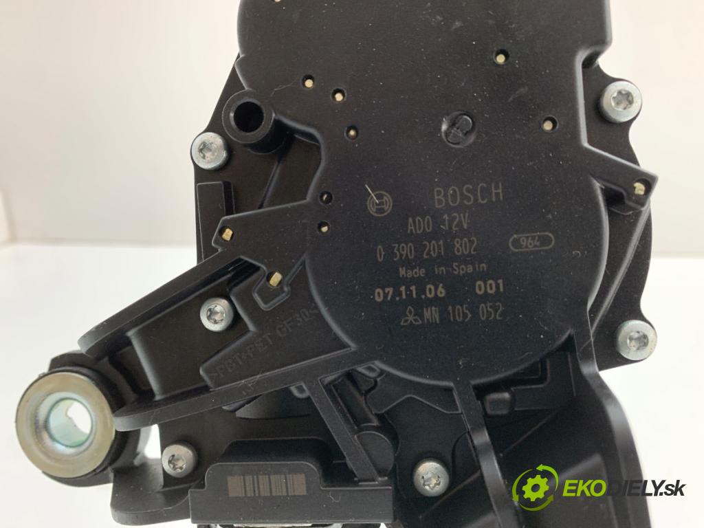 MITSUBISHI COLT VI liftback 2007 70 kW 1.3 1332 Motor stieračov zad MN105052