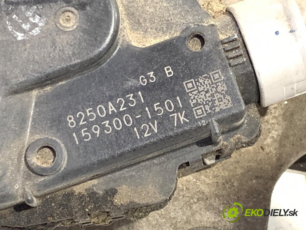 MITSUBISHI COLT VI liftback 2007 70 kW 1.3 1332 Mechanizmus stieračov predný 8250A231 (Motorček stieračov predný)