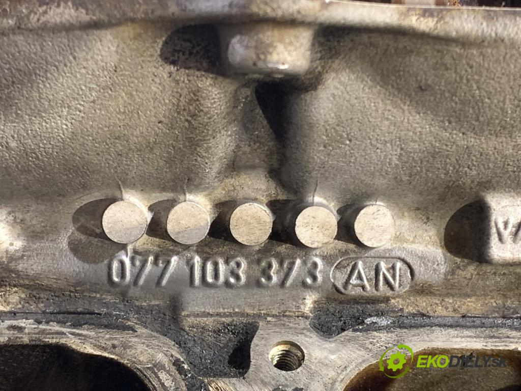 AUDI A8 D3 sedan 2002 246 kW 4.2 quattro 4172 Hlava valcov pravy 077103373AN