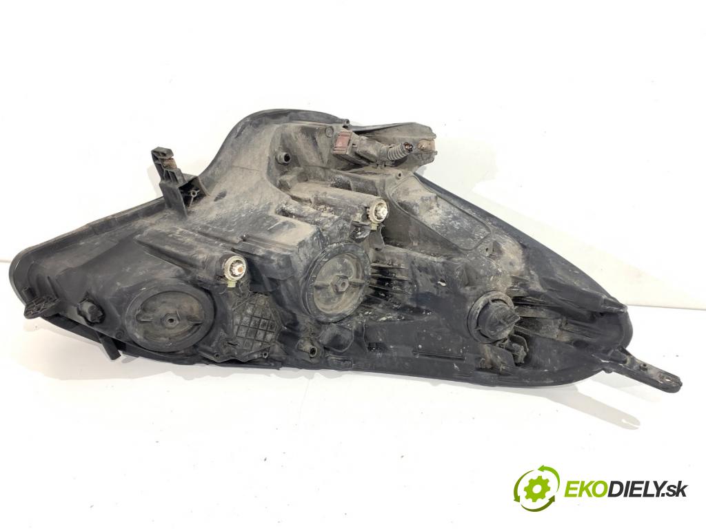 OPEL CORSA E liftback 2015 55 kW 1.4 (08) 1398 Svetlomet ľavy predný 13381335