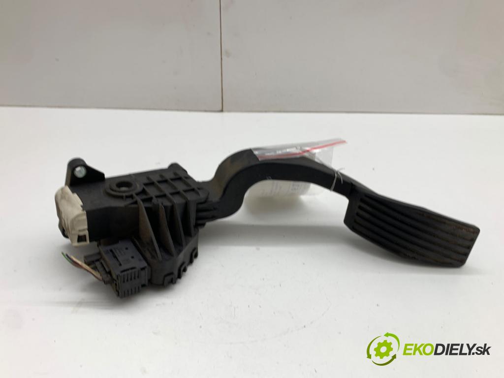 OPEL CORSA E liftback 2015 55 kW 1.4 (08) 1398 Potenciometer plynu 13305804 (Potenciometer plynového pedálu)