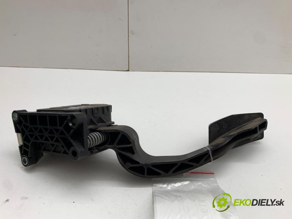 OPEL CORSA E liftback 2015 55 kW 1.4 (08) 1398 Potenciometer plynu 13305804 (Potenciometer plynového pedálu)