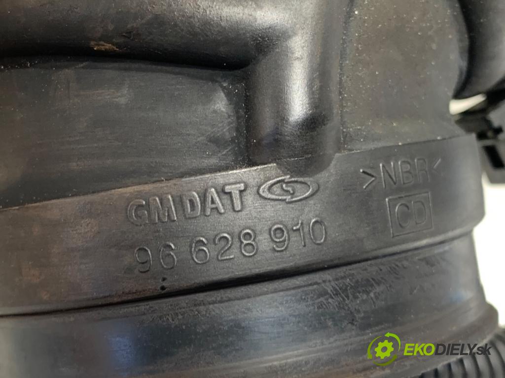 CHEVROLET CAPTIVA SUV 2010 100 kW 2.4 2405 Rúra vzduchu 96628910