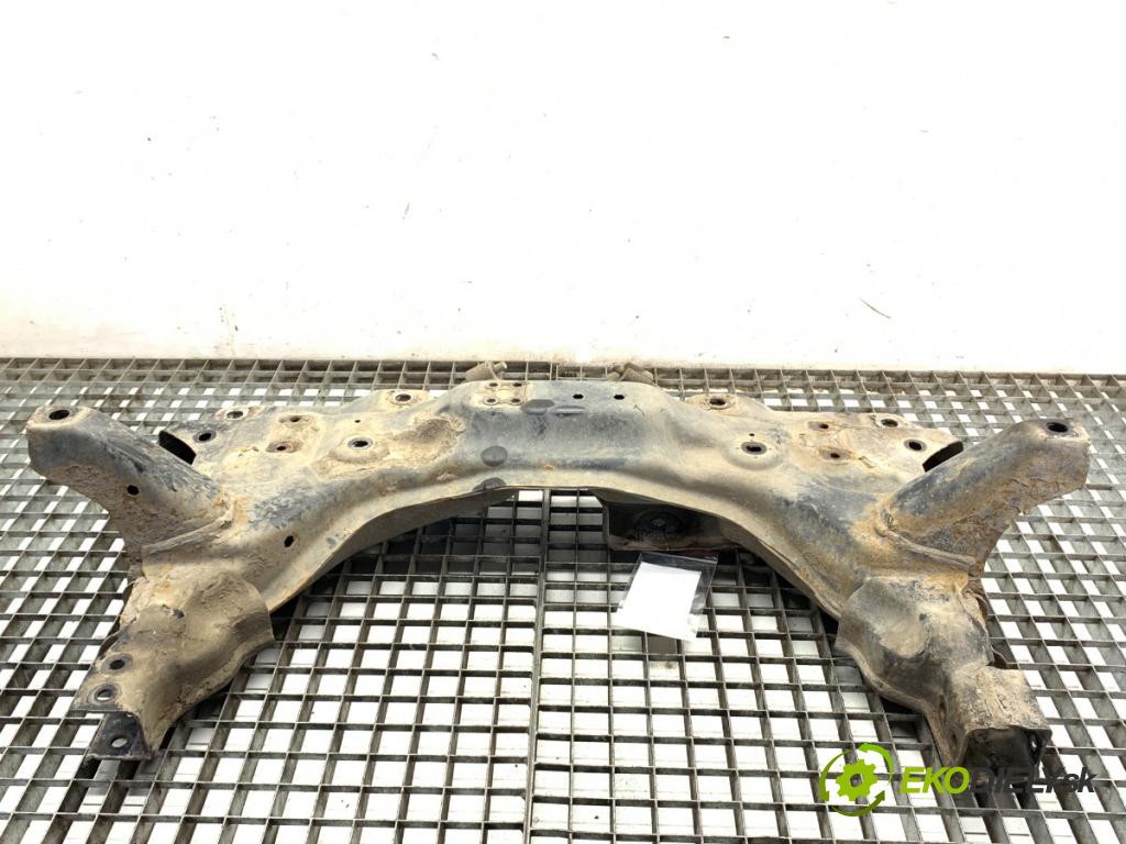 OPEL CORSA E liftback 2015 55 kW 1.4 (08) 1398 Výstuha pod Motor  (Výstuha predná)