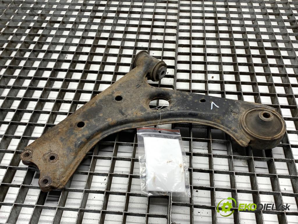OPEL CORSA E liftback 2015 55 kW 1.4 (08) 1398 rameno levý přední část 