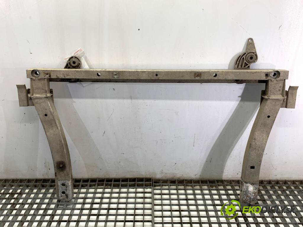 OPEL CORSA E liftback 2015 55 kW 1.4 (08) 1398 Výstuha pod chladiče