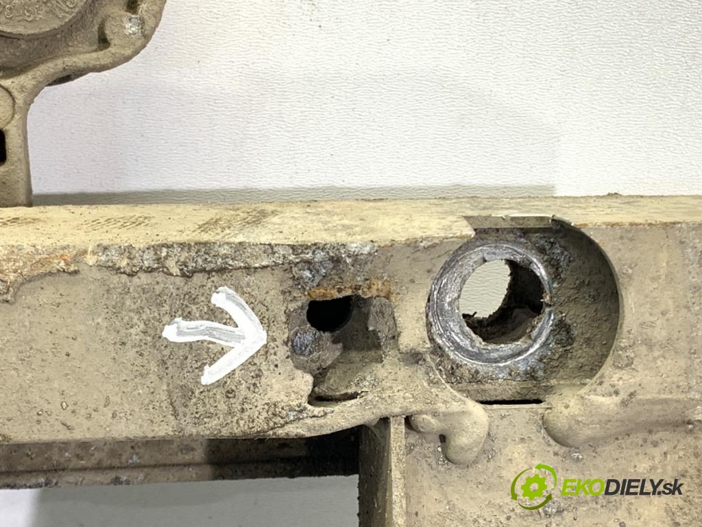 OPEL CORSA E liftback 2015 55 kW 1.4 (08) 1398 Výstuha pod chladiče