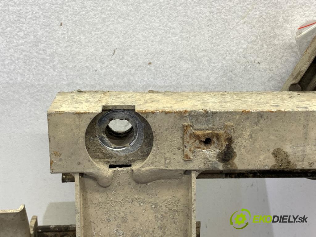 OPEL CORSA E liftback 2015 55 kW 1.4 (08) 1398 Výstuha pod chladiče