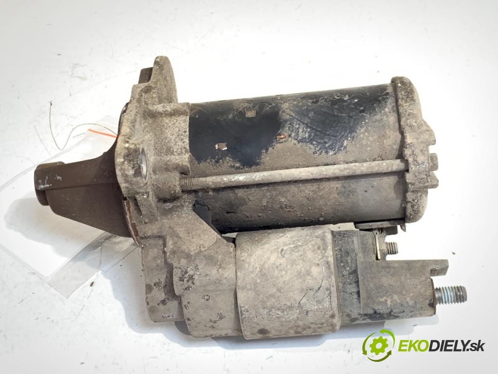 OPEL CORSA E liftback 2015 55 kW 1.4 (08) 1398 startér 25196021 (Startér)