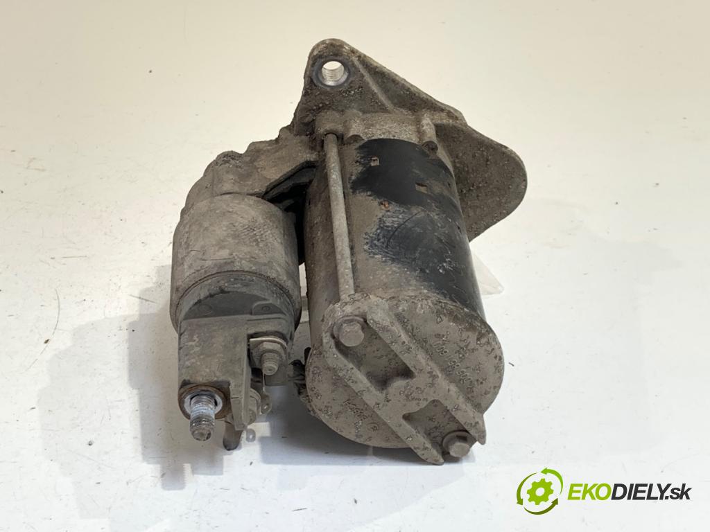 OPEL CORSA E liftback 2015 55 kW 1.4 (08) 1398 startér 25196021 (Startér)