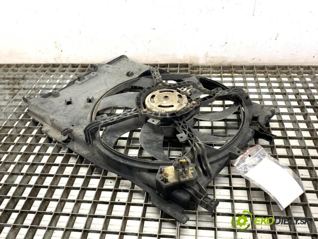 OPEL CORSA E liftback 2015 55 kW 1.4 (08) 1398 ventilátor chladiče 13428114 (Ventilátor)