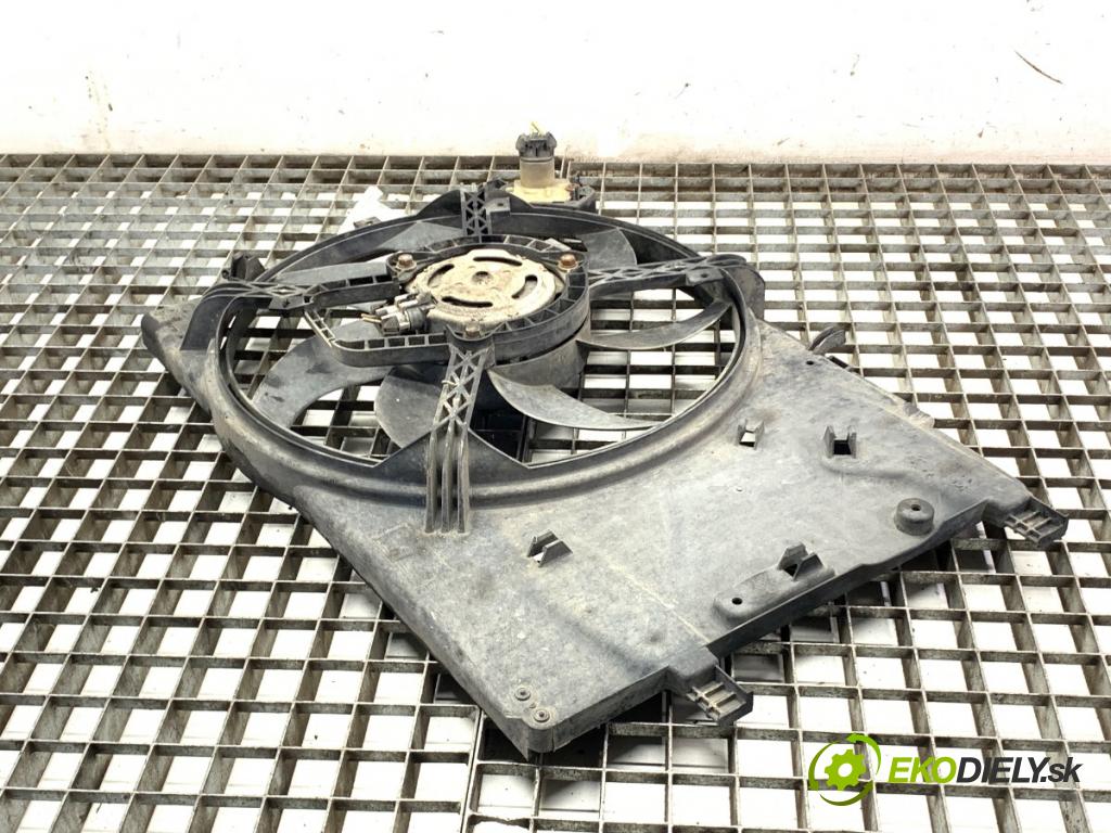 OPEL CORSA E liftback 2015 55 kW 1.4 (08) 1398 ventilátor chladiče 13428114 (Ventilátor)