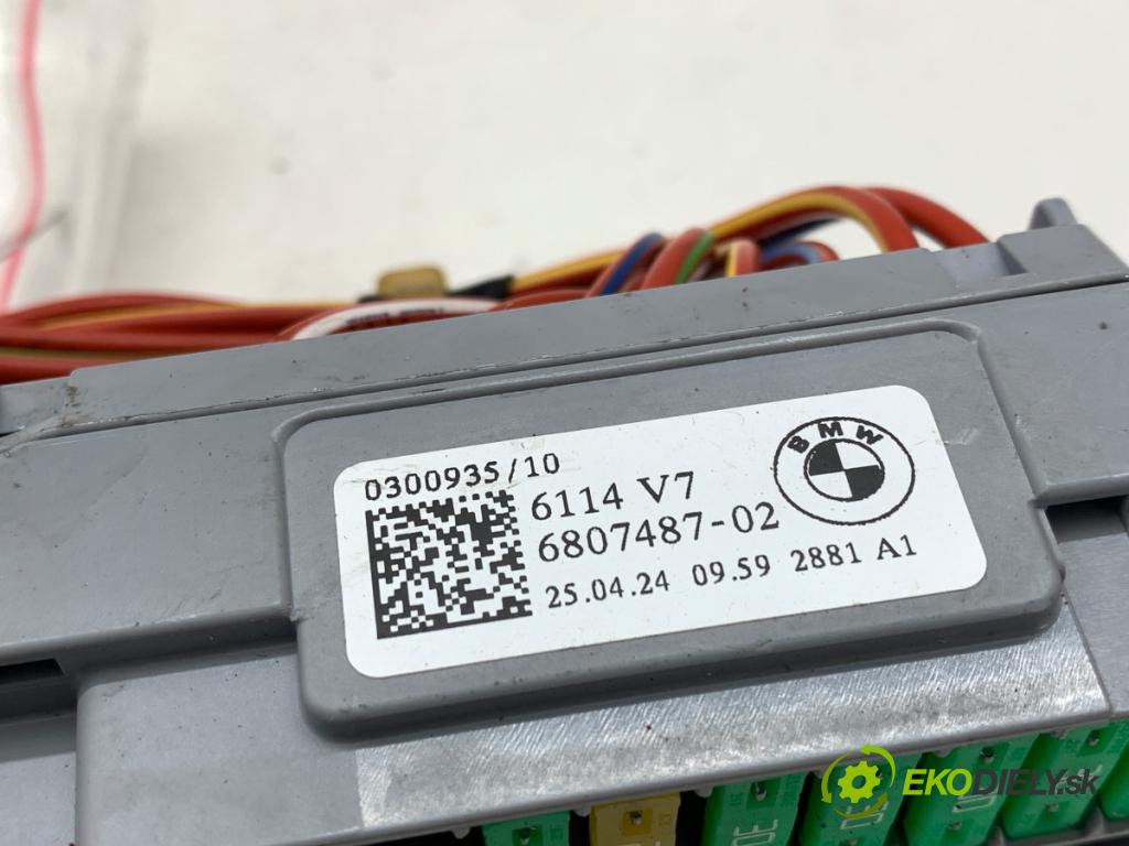 BMW G02 SUV 2024 265 kW M40 i xDrive 2998 Skrinka poistková 6807487 (Poistková skrinka)