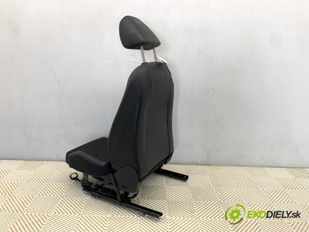 VW SCIROCCO III coupe 2009 118 kW 1.4 TSI 1390 sedadlo pravý přední část