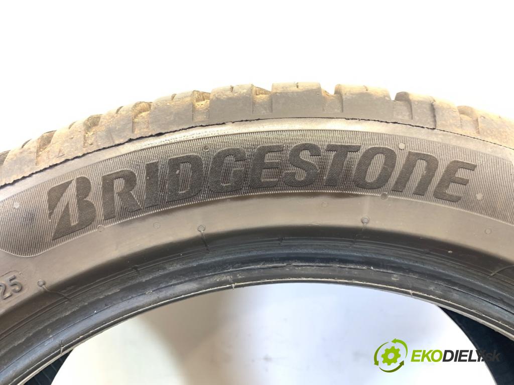 --- --- PNEUMATIKY: VÍCENÁ SEZÓNA: 215/50 R17 BRIDGESTONE