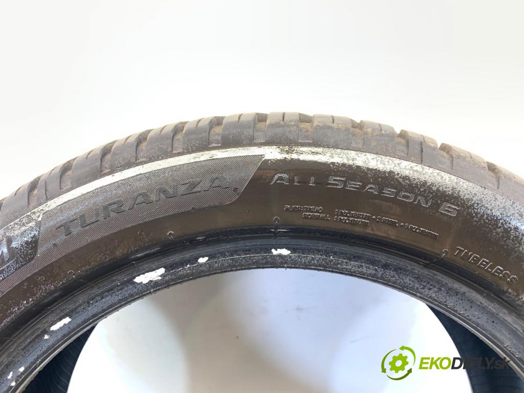 --- --- PNEUMATIKY: VÍCENÁ SEZÓNA: 215/50 R17 BRIDGESTONE