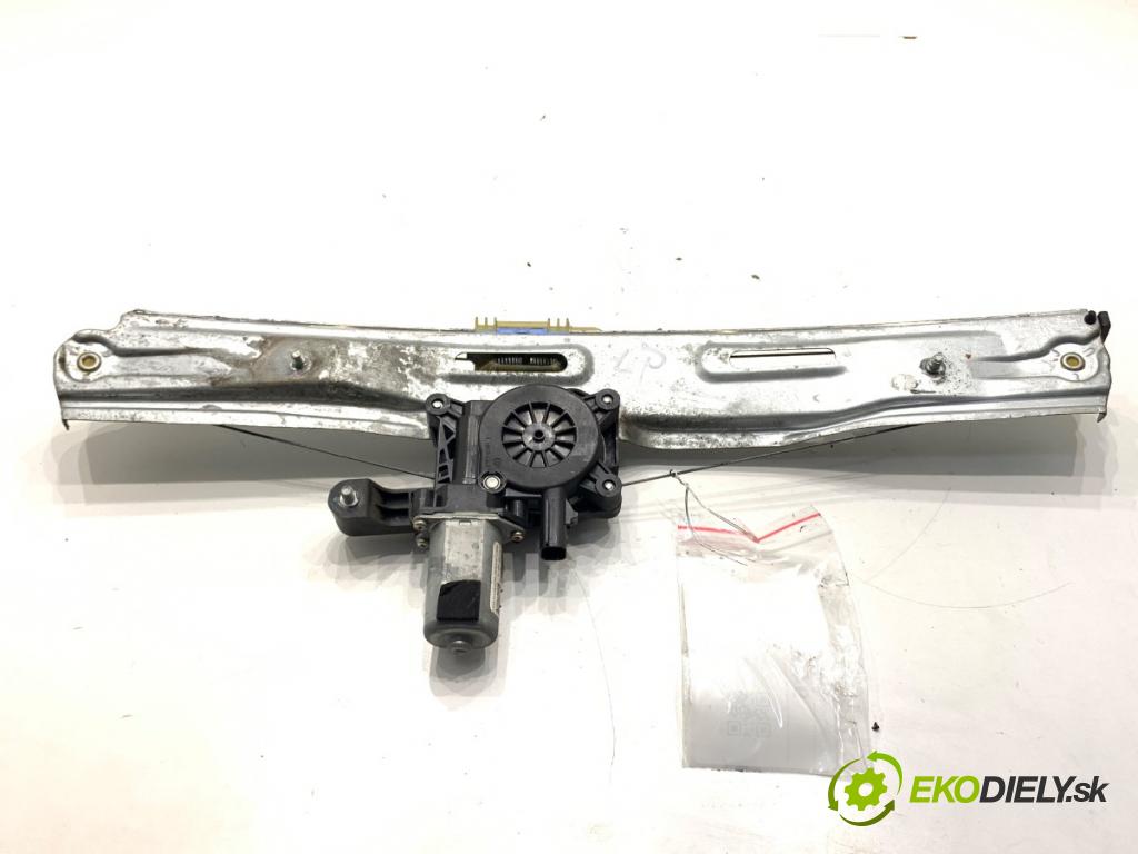 FIAT TIPO Kombi 2018 70 kW 1.4 (356WXA1B) 1368 mechanismus okna levý přední část 00521304360