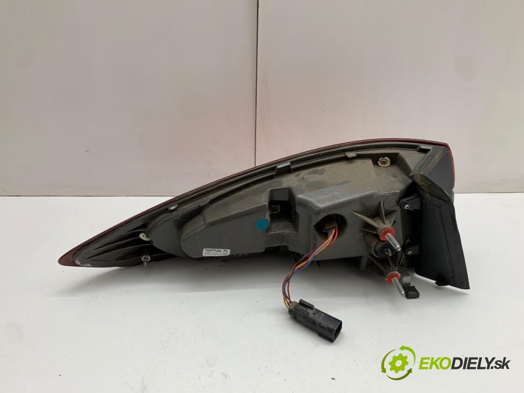 FORD MONDEO MK5 sedan 2018 138 kW 2.0 Hybrid 1999 Svetlo pravy zad