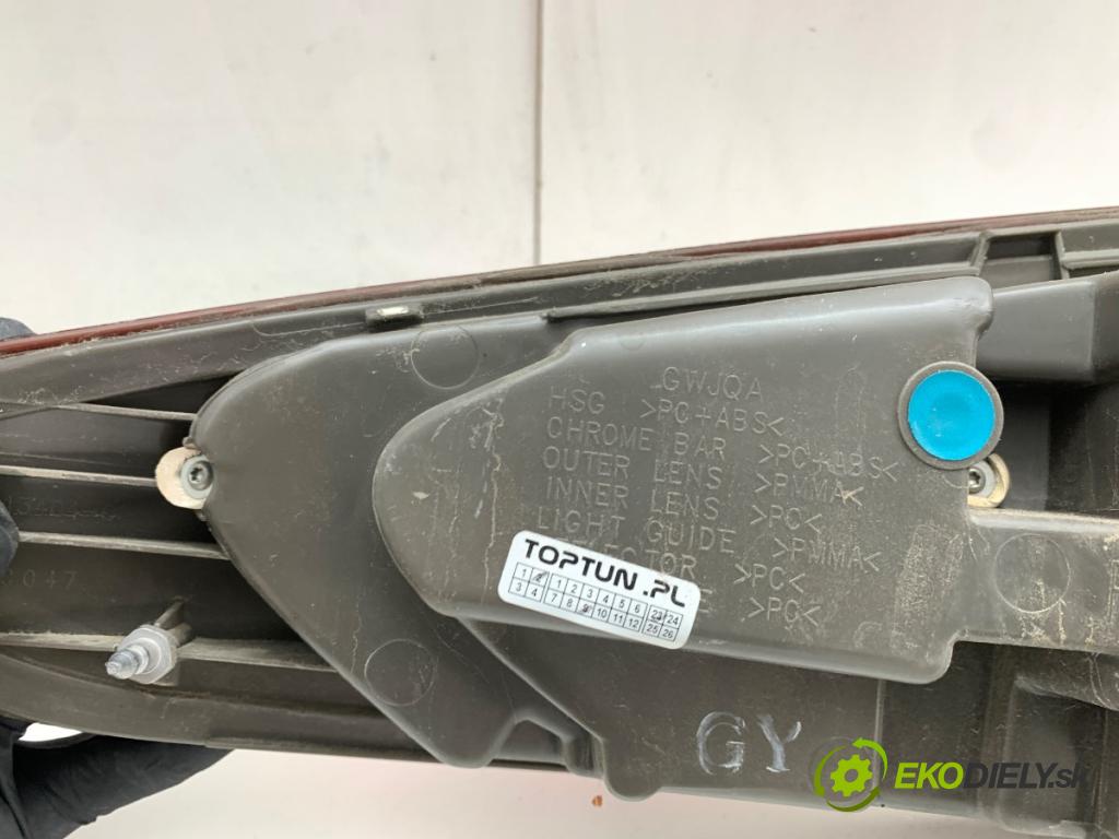 FORD MONDEO MK5 sedan 2018 138 kW 2.0 Hybrid 1999 Svetlo pravy zad