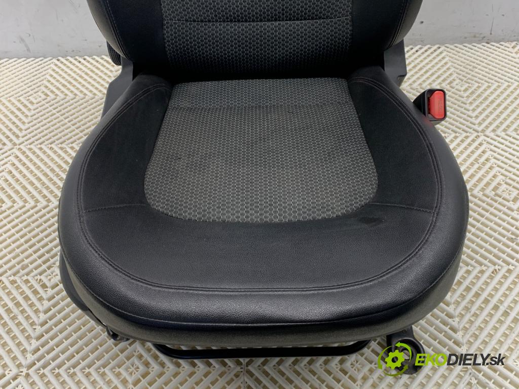 HYUNDAI ix35 SUV 2013 85 kW 1.7 CRDi 1685 sedadlo pravý přední část