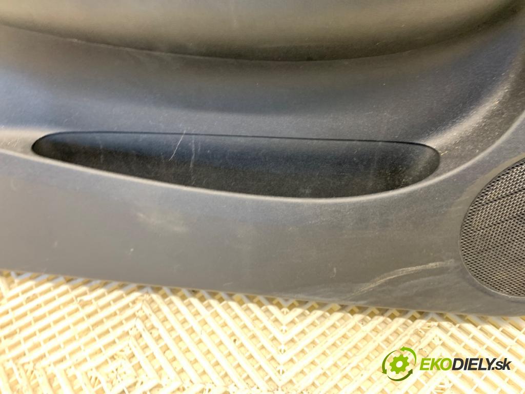 HYUNDAI i20 liftback 2009 57 kW 1.2 1248 čalúnenie Dvere ľavy predný