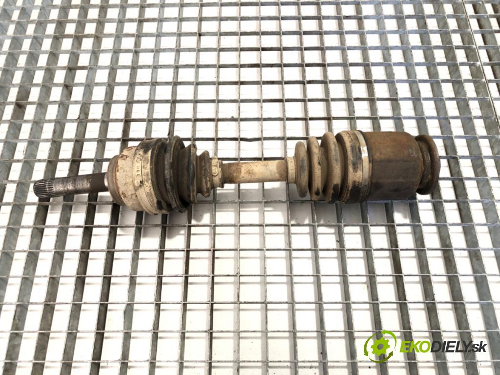 KIA SPORTAGE SUV SUV 2001 61 kW 2.0 TD 4WD 1998 poloos levý přední část 