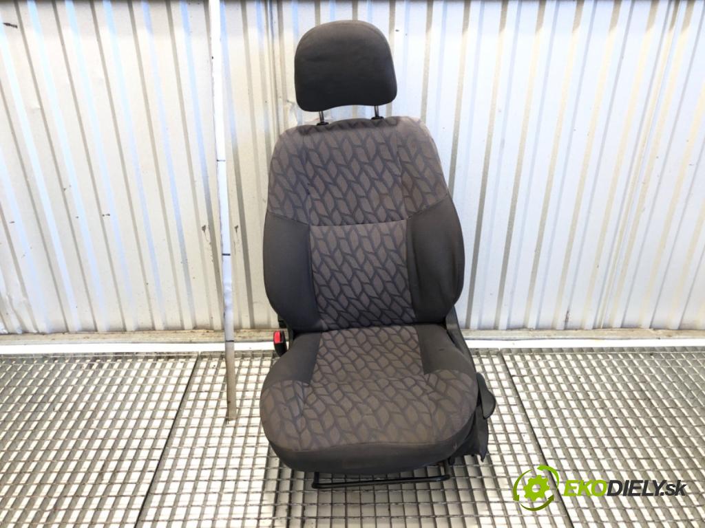 MITSUBISHI PAJERO PININ I samochód terenowy zamknięty 2002 95 kW 2.0 GDI (H67W, H77W) 1999 sedadlo levý přední část 