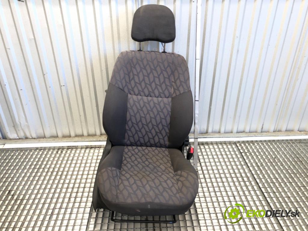 MITSUBISHI PAJERO PININ I samochód terenowy zamknięty 2002 95 kW 2.0 GDI (H67W, H77W) 1999 sedadlo pravý přední část 