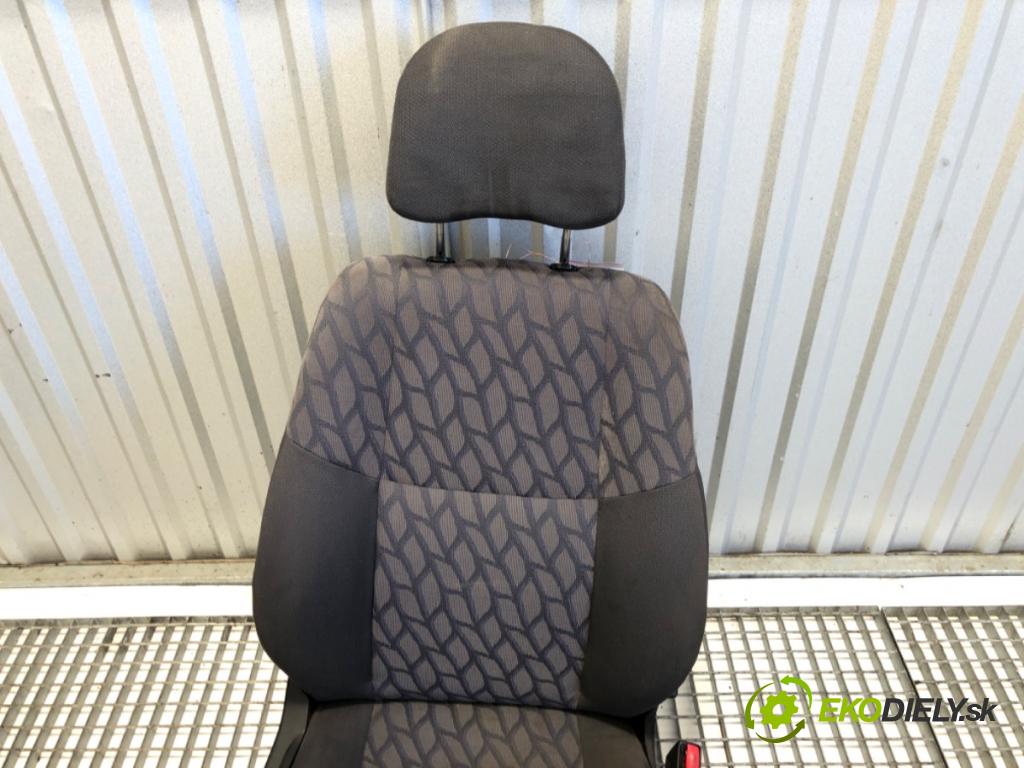 MITSUBISHI PAJERO PININ I samochód terenowy zamknięty 2002 95 kW 2.0 GDI (H67W, H77W) 1999 Sedadlo pravy predný