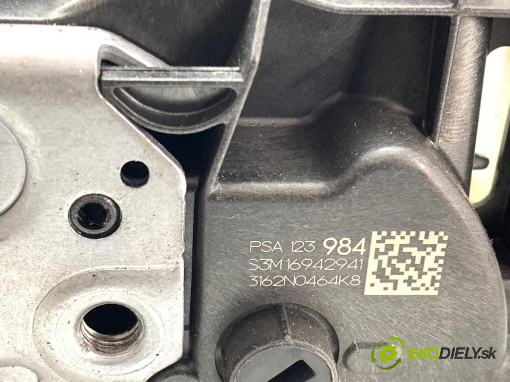 CITROEN C3 III liftback 2022 61 kW 1.2 PureTech 82 1199 zámok Dvere pravy zad PSA123984