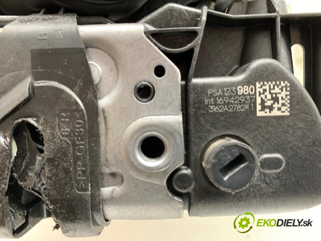 CITROEN C3 III liftback 2022 61 kW 1.2 PureTech 82 1199 zámok Dvere pravy predný PSA123980
