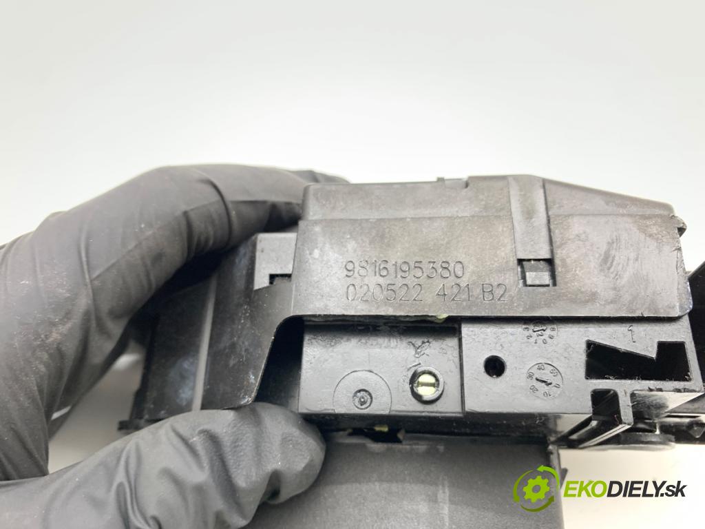 CITROEN C3 III liftback 2022 61 kW 1.2 PureTech 82 1199 zámok dverí zad 9816195380