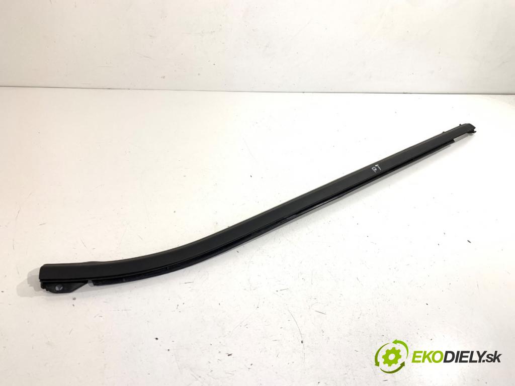 CITROEN C3 III liftback 2022 61 kW 1.2 PureTech 82 1199 Lišta Sbírání: zad pravy 9813218480