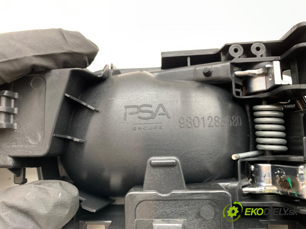 CITROEN C3 III liftback 2022 61 kW 1.2 PureTech 82 1199 klika vnitřní levý zadní část 9801288680