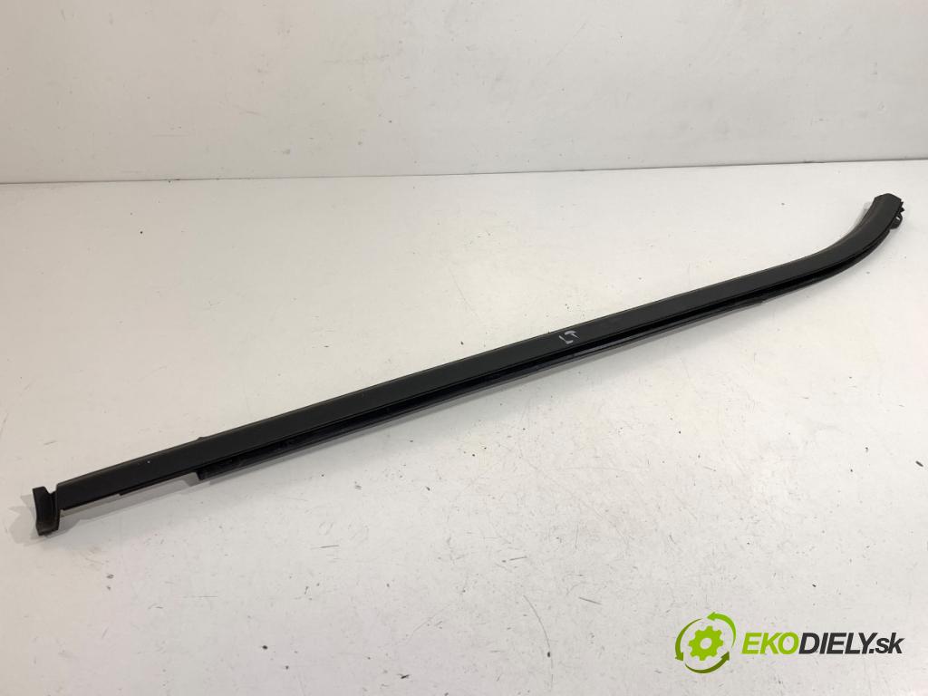 CITROEN C3 III liftback 2022 61 kW 1.2 PureTech 82 1199 lišta Sbírání: zadní část levý 9813218580