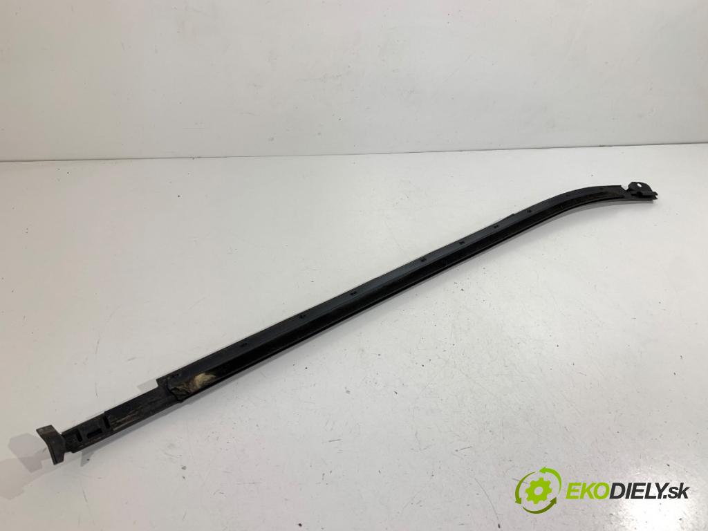 CITROEN C3 III liftback 2022 61 kW 1.2 PureTech 82 1199 lišta Sbírání: zadní část levý 9813218580