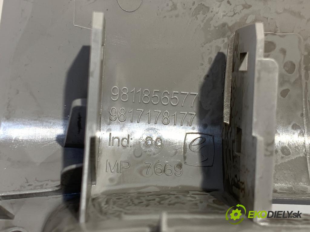 CITROEN C3 III liftback 2022 61 kW 1.2 PureTech 82 1199 světlo stropní 9811856577