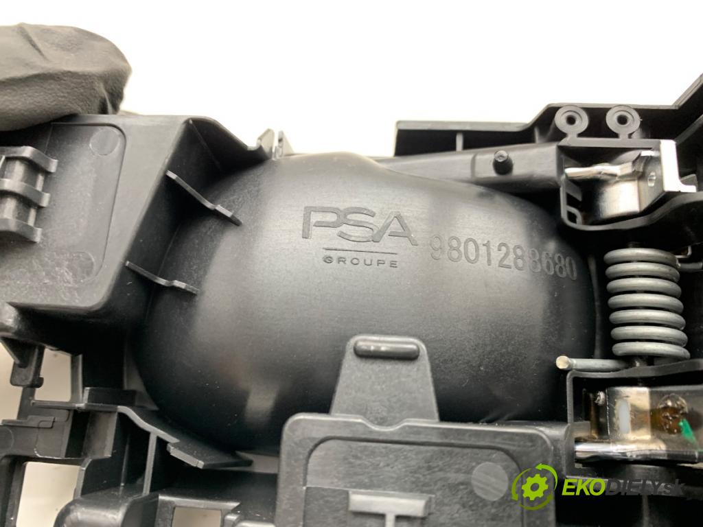 CITROEN C3 III liftback 2022 61 kW 1.2 PureTech 82 1199 Kľučka vnútorná ľavy predný 9801288680