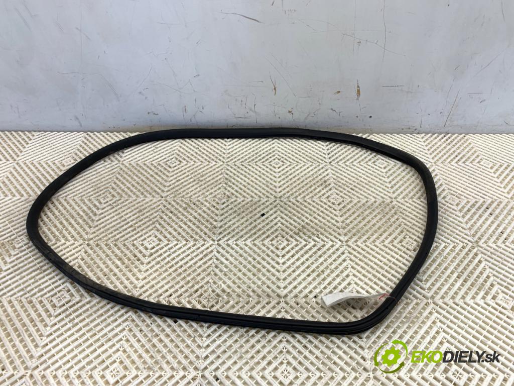 CITROEN C3 III liftback 2022 61 kW 1.2 PureTech 82 1199 tesnenie Dvere pravy zad 9813059680
