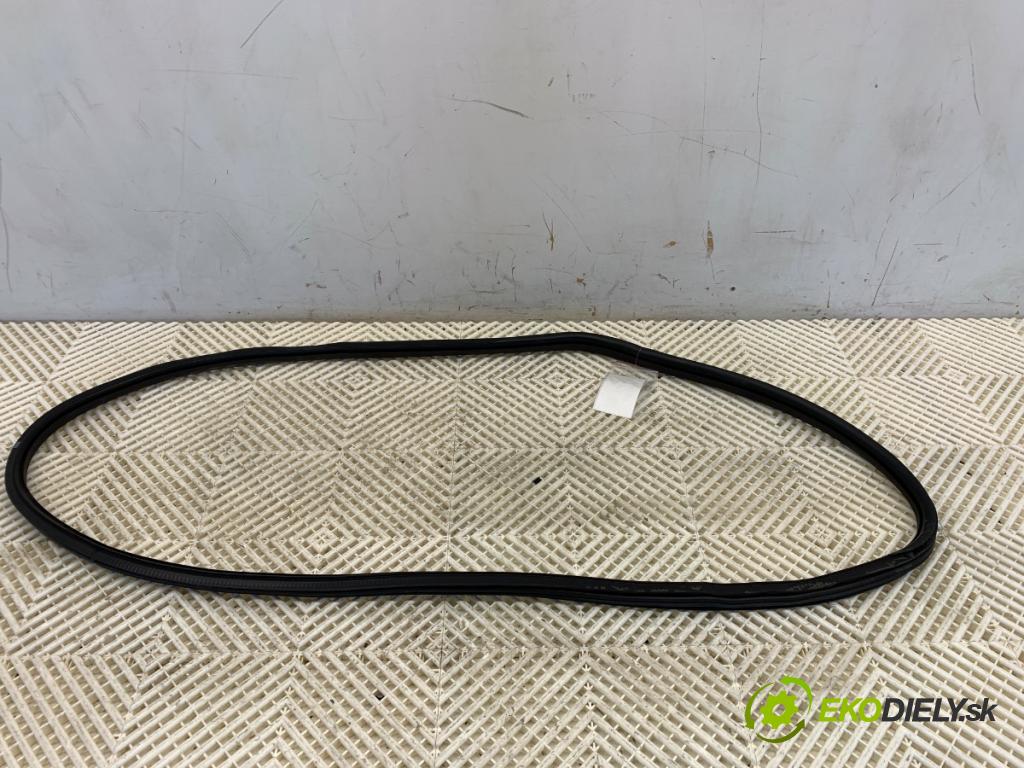CITROEN C3 III liftback 2022 61 kW 1.2 PureTech 82 1199 tesnenie Dvere pravy zad 9813059680