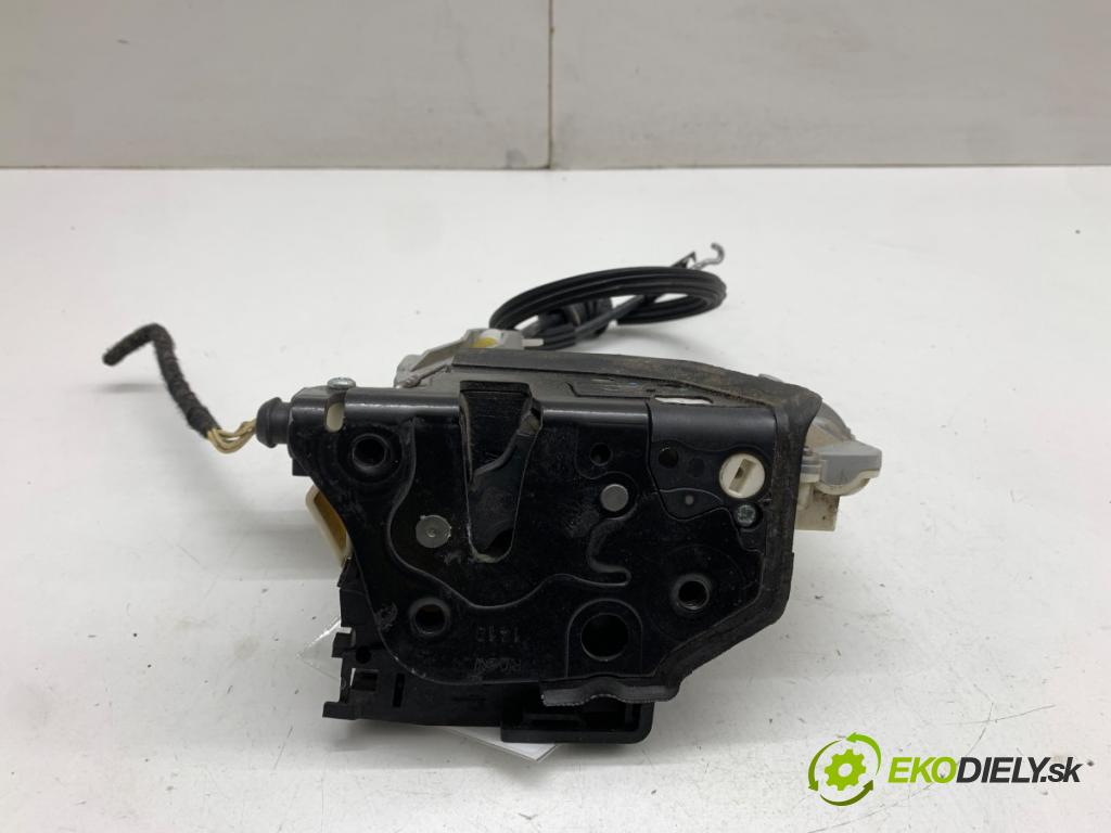 VW PASSAT B6 sedan 2010 103 kW 2.0 TDI 16V 1968 zámok Dvere pravy predný 3C4839016A