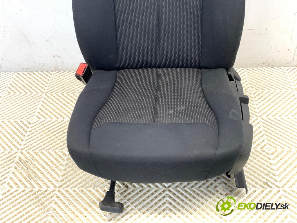 BMW F31 Kombi 2014 135 kW 320 d 1995 sedadlo levý přední část